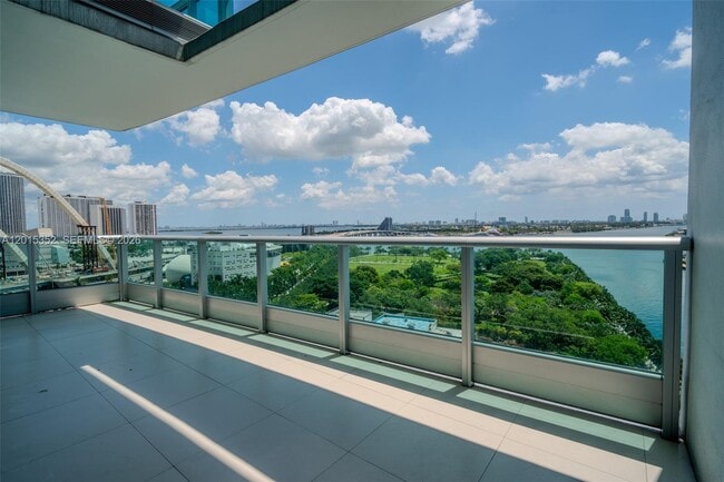 Building Photo - 900 Biscayne Blvd