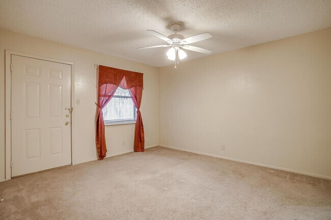 Building Photo - One Side of Very Nice Duplex West Granbury- 2 Bed, 2 Bath- 76049