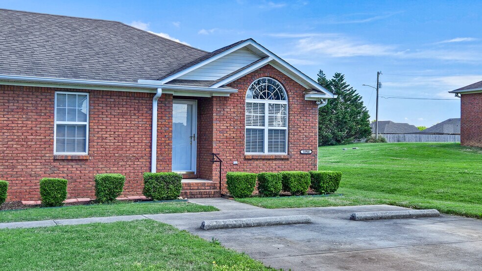 Primary Photo - 14968 Cambridge Ln