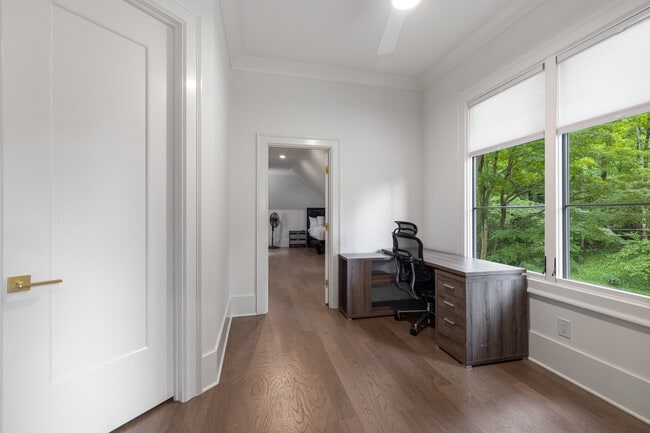 Building Photo - 306 Pinecrest Rd NE