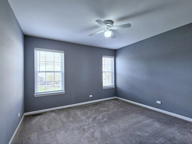 Building Photo - 464 Lancaster Dr