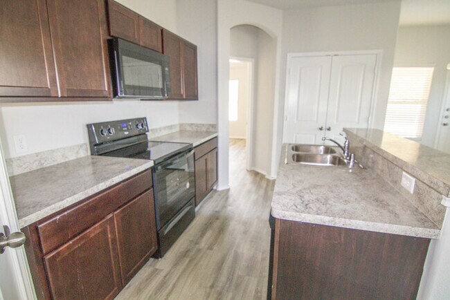 Building Photo - 1105 Marquis Dr