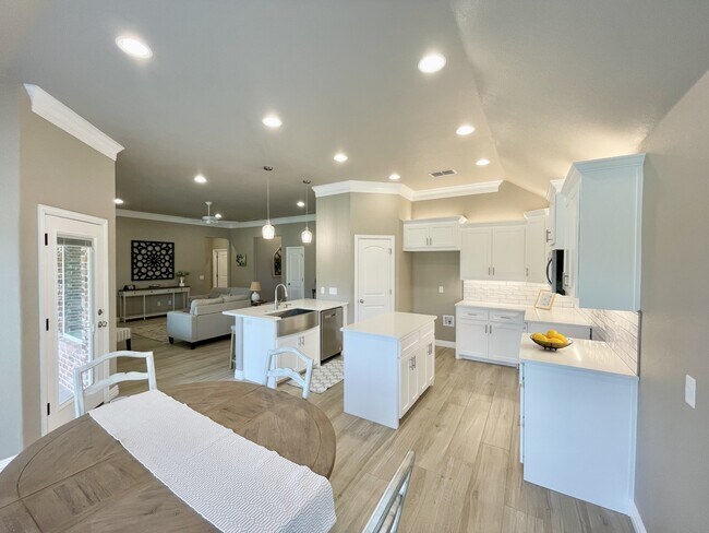 Building Photo - 5005 Cy Young Dr