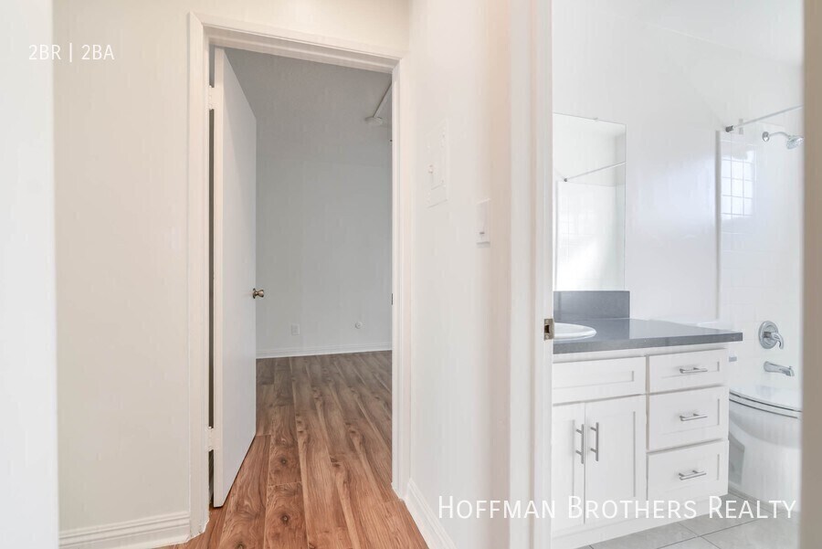 Building Photo - 6069 Saturn St