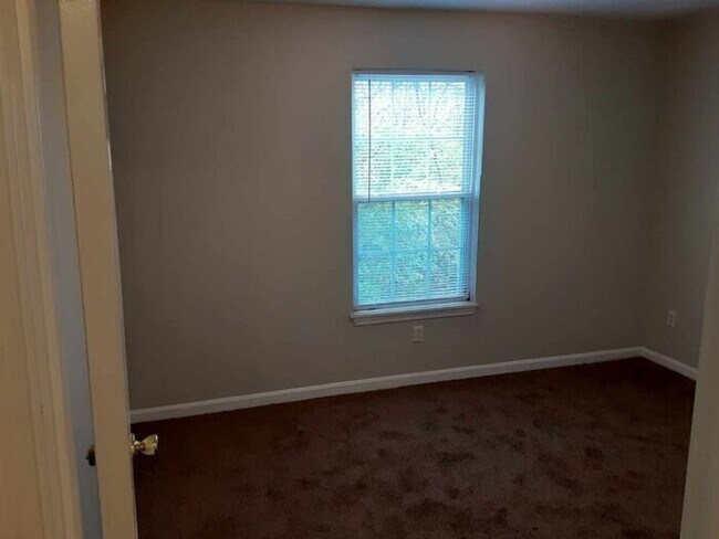 Building Photo - Gorgeous 2 Bedroom, 1 Bathroom Apartment at Millcreek Terrace