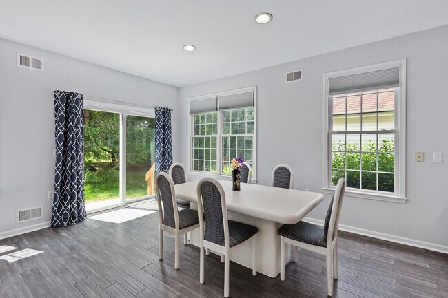 Building Photo - 33 Tallman Ln