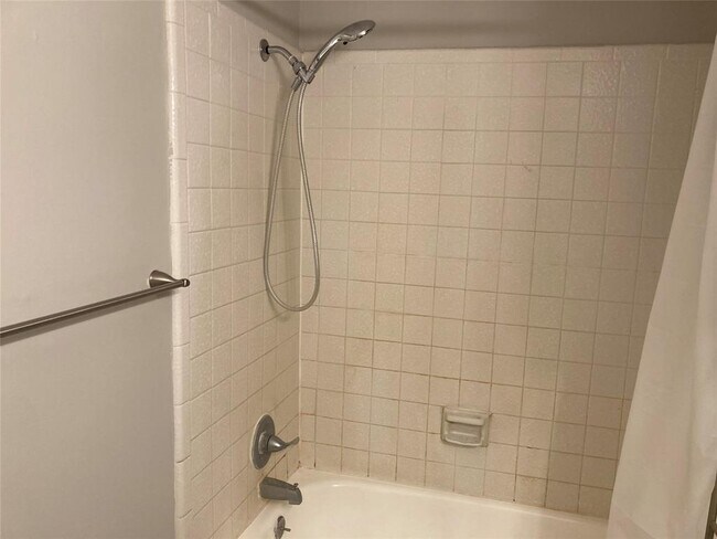 Building Photo - 2734 Colony Dr