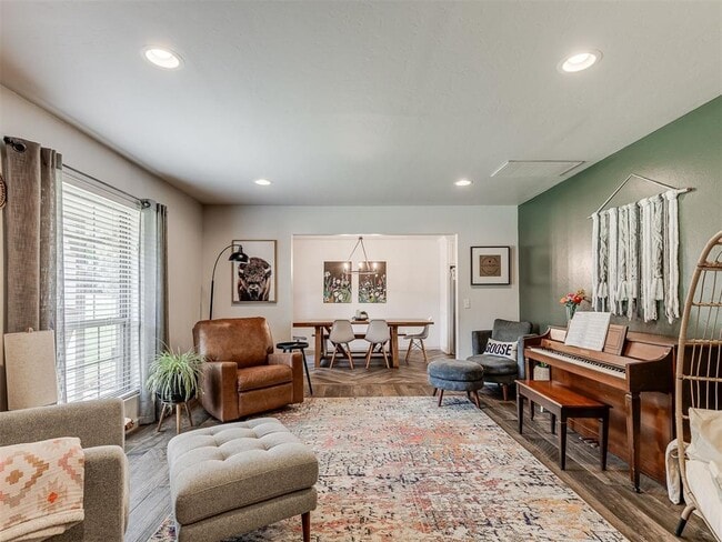 Building Photo - 801 Rock Hollow Rd