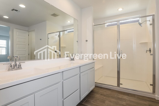 Building Photo - 10118 E Ulysses Ave