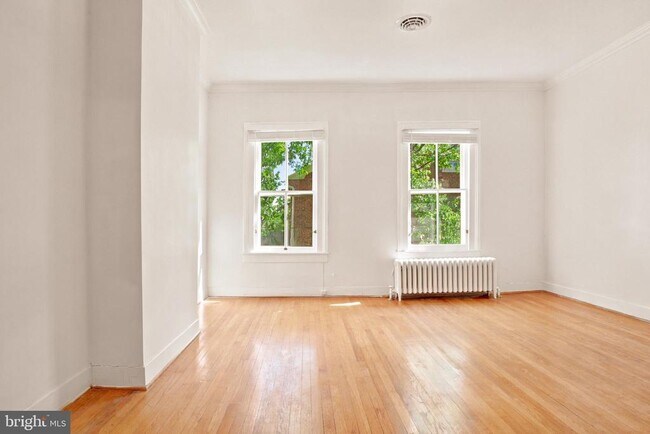 Building Photo - 209 N Washington St