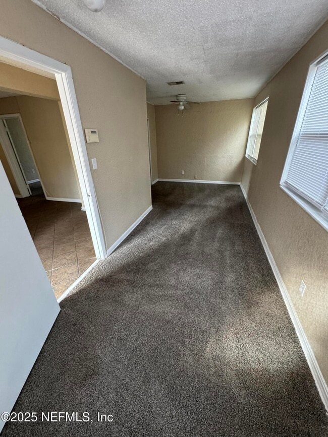 Building Photo - 1817 Lakewood Rd