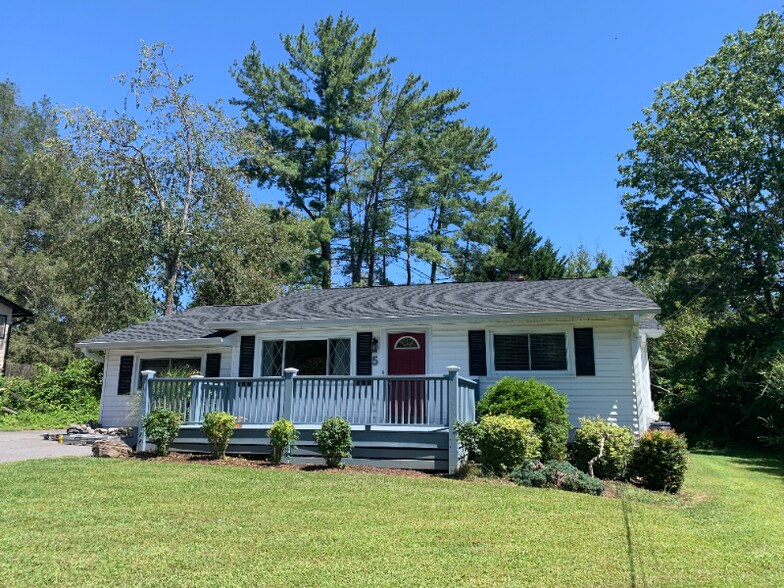 Primary Photo - 5 N Pershing Rd