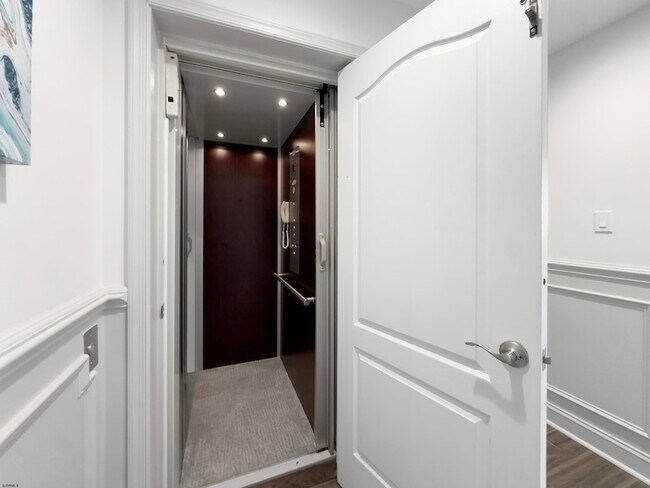 Building Photo - 9416 Amherst Ave