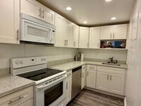 Building Photo - 3000 Riomar St