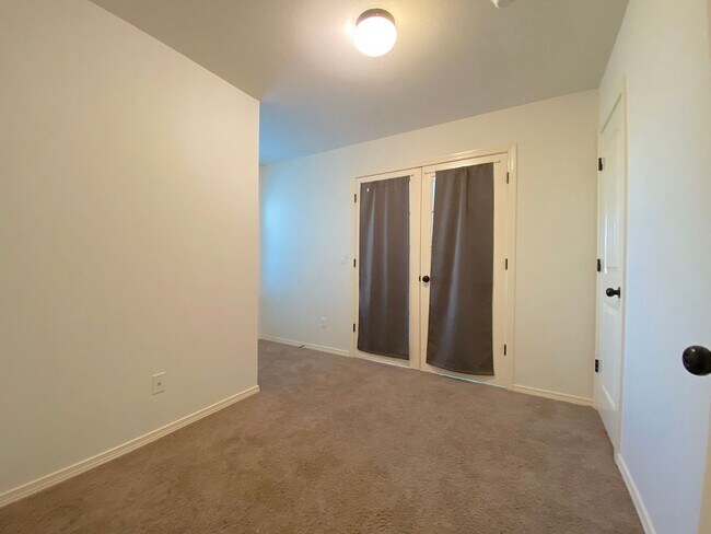 Building Photo - East El Paso 4 bed Refrig A/C with Solar Panels!