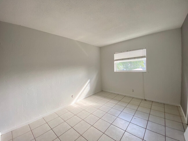 Building Photo - 3421 NE 15th Ave