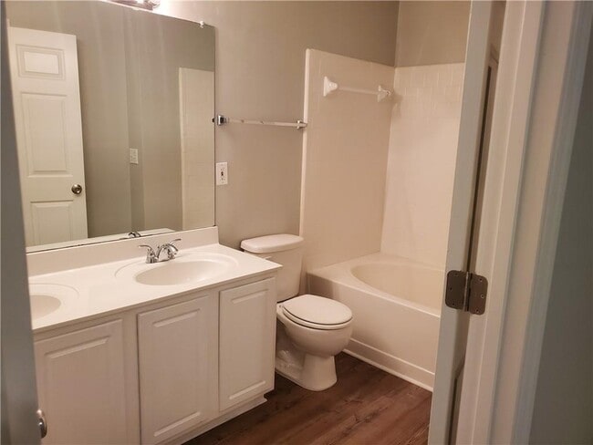 Building Photo - 4133 Howell Park Rd