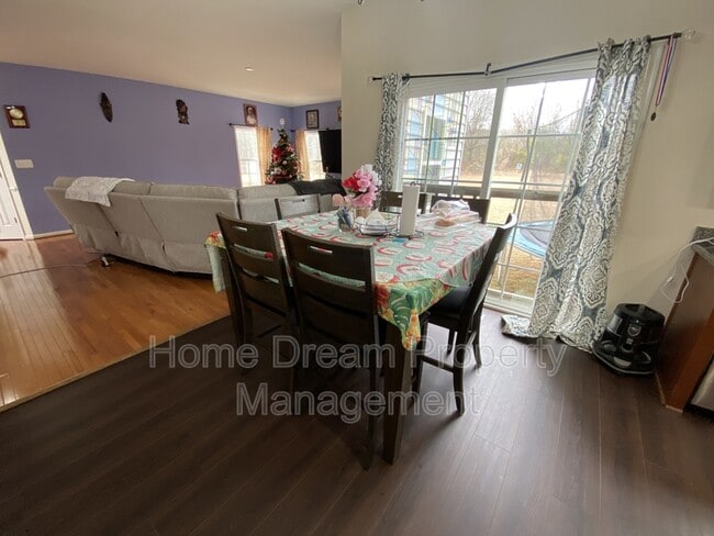 Building Photo - 11212 Katerina Dr S