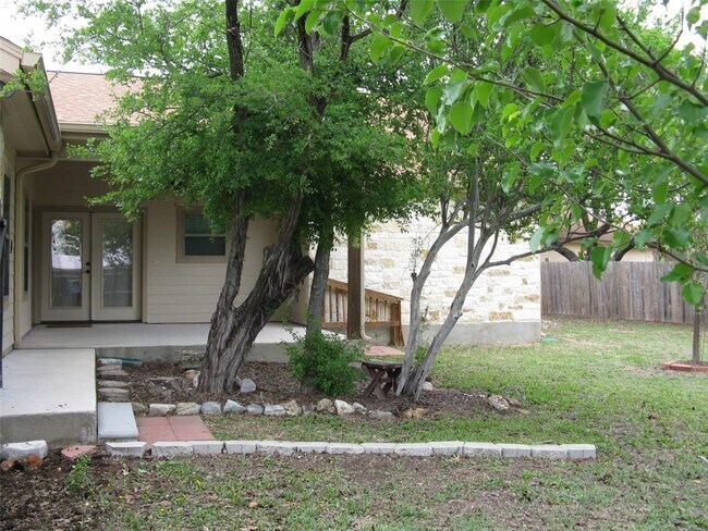 Building Photo - 806 Woodland Park Dr