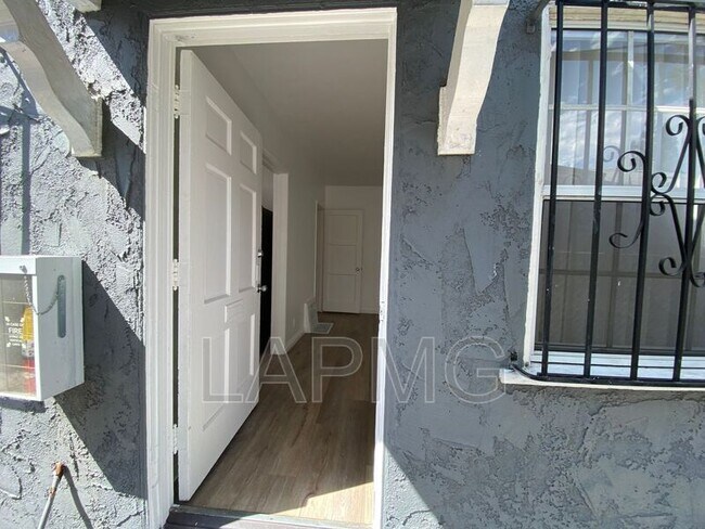 Building Photo - 4080-4084 Leimert Blvd