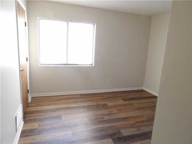 Building Photo - 18 Woodland Hills Dr