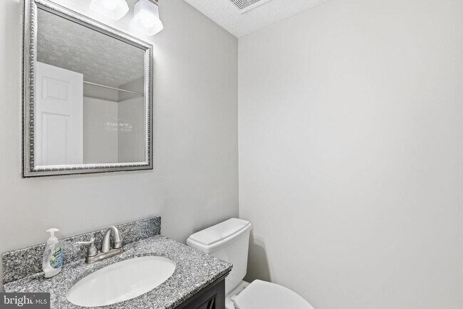 Building Photo - 907 Woodbridge Ct