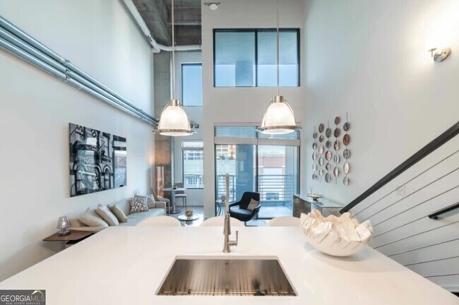 Building Photo - 230 18th St NW