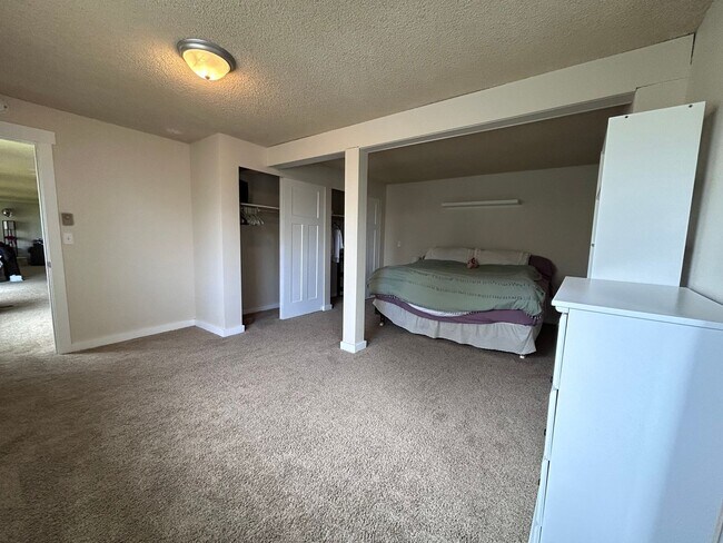 Building Photo - Large 4 Bedroom home with views of Bellingham Bay and Garage