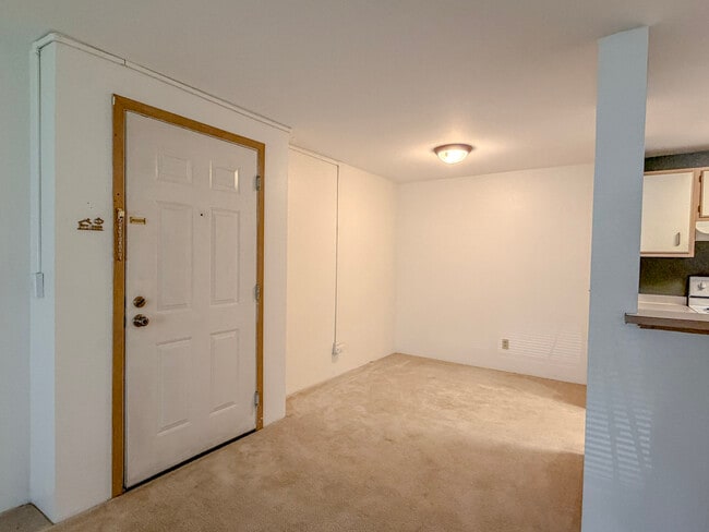 Building Photo - 975 Aberdeen Ave NE