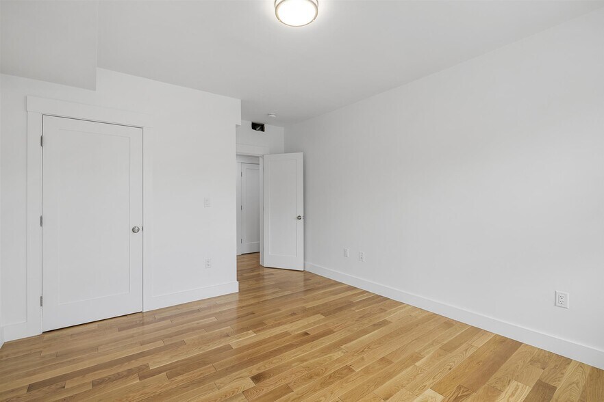 Building Photo - 401 Columbia St