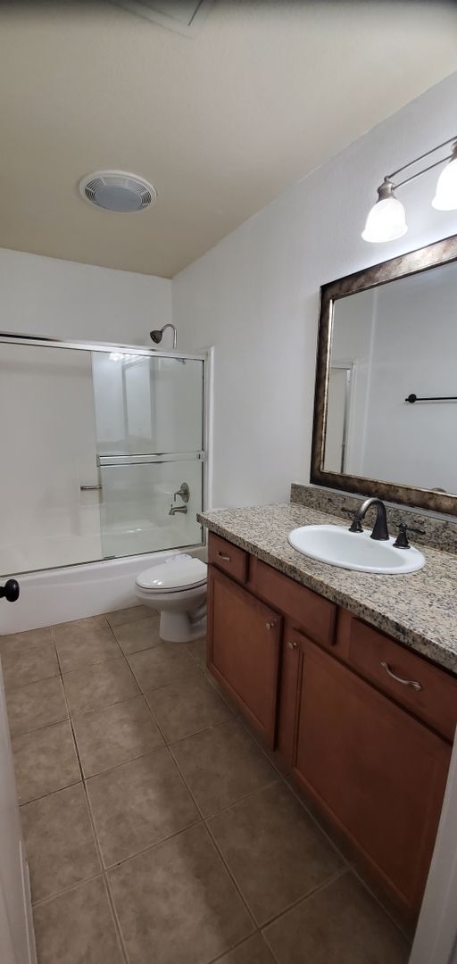 Building Photo - Gated Community Living with Pool, Tennis Courts & W/D Hookups – Escondido