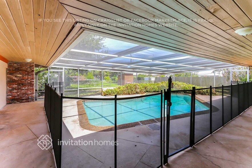 Building Photo - 650 NE 5th St