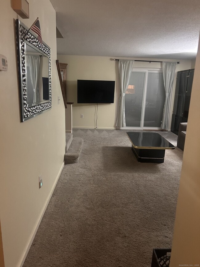 Building Photo - 1367 Hanover Ave