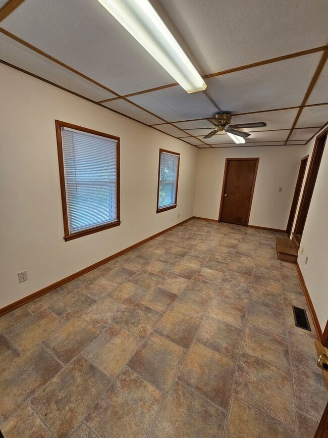 Building Photo - Spacious Home-Benton Stephens Neighborhood