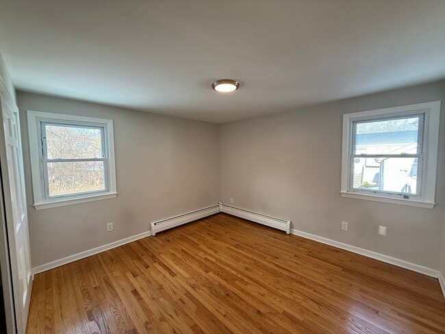 Building Photo - Newly Renovated 4 Bed 2 Bath Single Family Home available NOW!