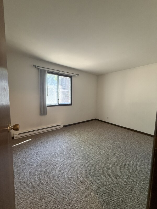 Building Photo - 134 E Johnson St