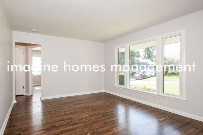 Building Photo - Gorgeous 3 Bedroom Home in St. Louis