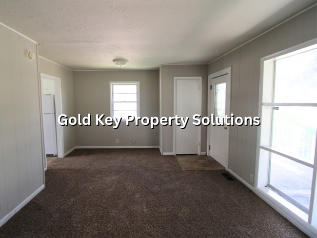 Building Photo - Cute 2 bed 1 bath Home For Rent W/ Detached Garage (SECTION 8 APPROVED)