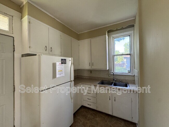 Building Photo - 3201 Dinnen Ave