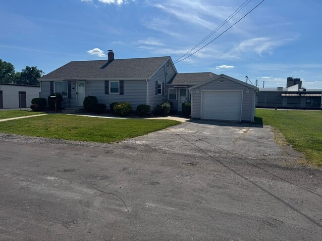 Building Photo - Cozy 2 Bedroom 1 Bath Home
