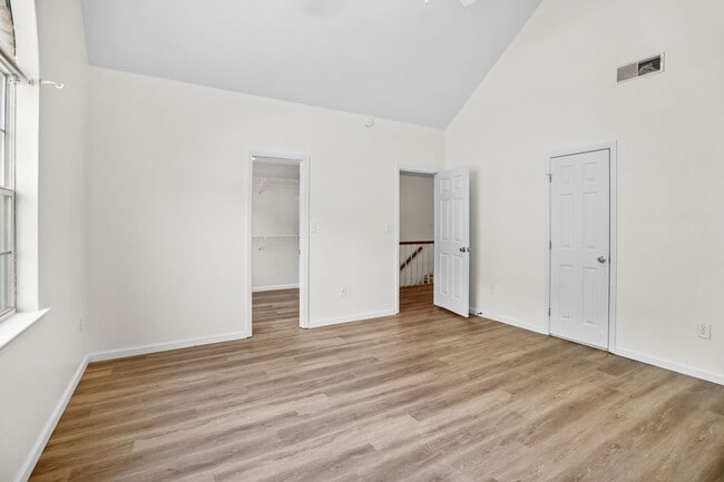 Building Photo - 4 Bedroom 2 Bath Townhouse in Pelham