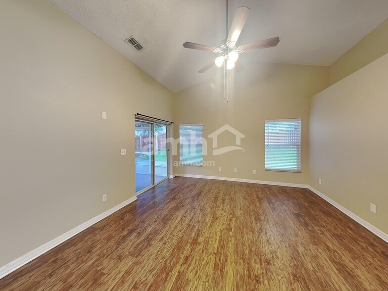 Building Photo - 1072 Bluegrass Dr