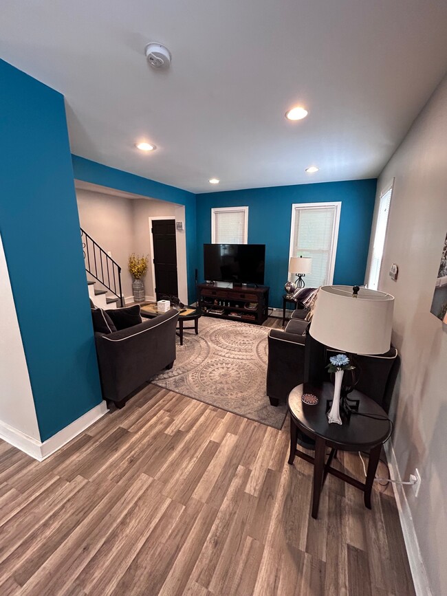 Building Photo - 42 Ella St