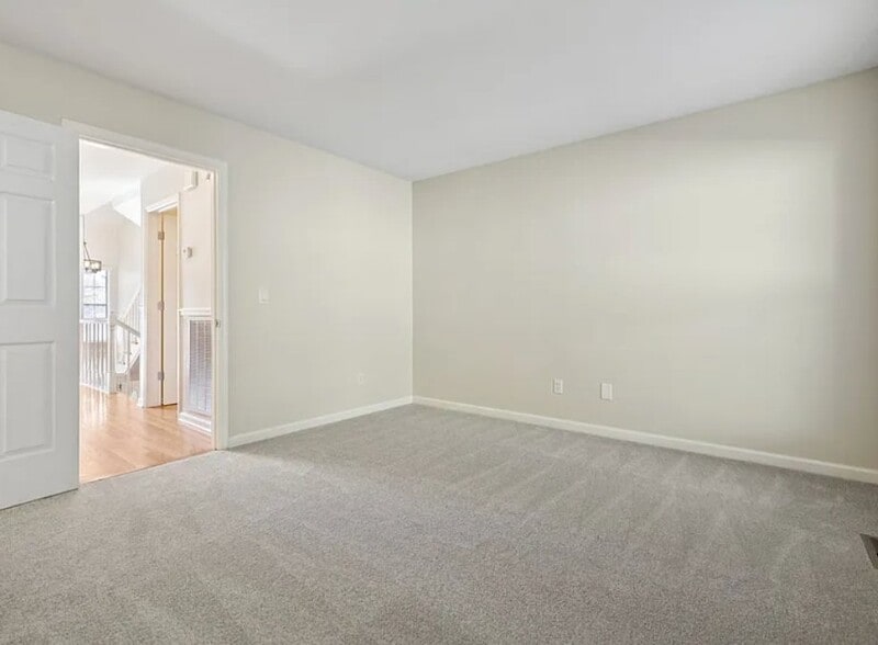 Building Photo - 231 Glenstone Cir