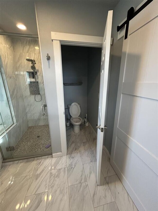 Building Photo - 211 Baker St