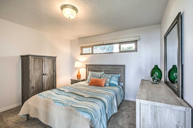 Building Photo - 408 Stuart Ave