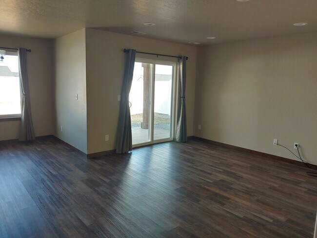 Building Photo - Beautiful New Home in Post Falls-Dog Friendly