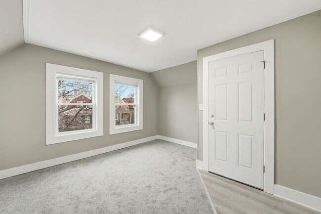 Building Photo - 1217 N Harding Ave