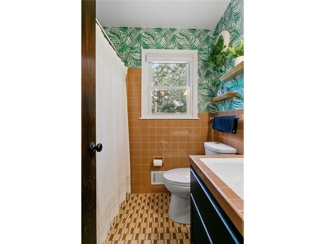 Building Photo - 1620 Winnetka Ave N