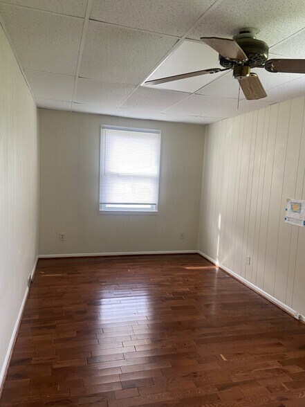 Building Photo - 3188 Valley Park Dr